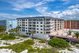 Beach Palms in Indian Shores, FL - Building Photo - Building Photo