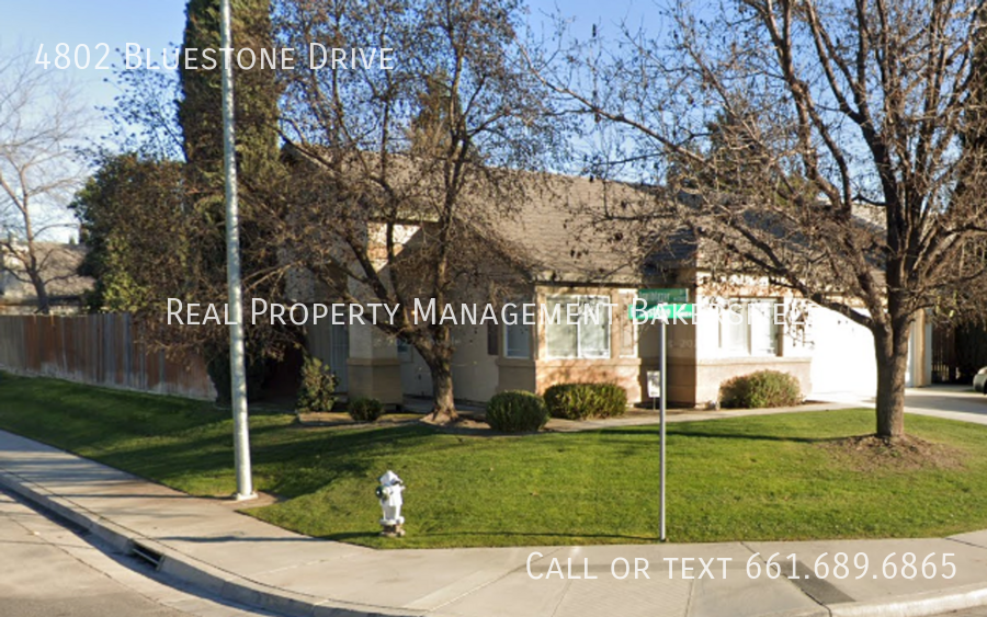 4802 Bluestone Dr in Bakersfield, CA - Foto de edificio