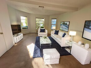 110 High St-Unit -2 in Waltham, MA - Building Photo - Building Photo