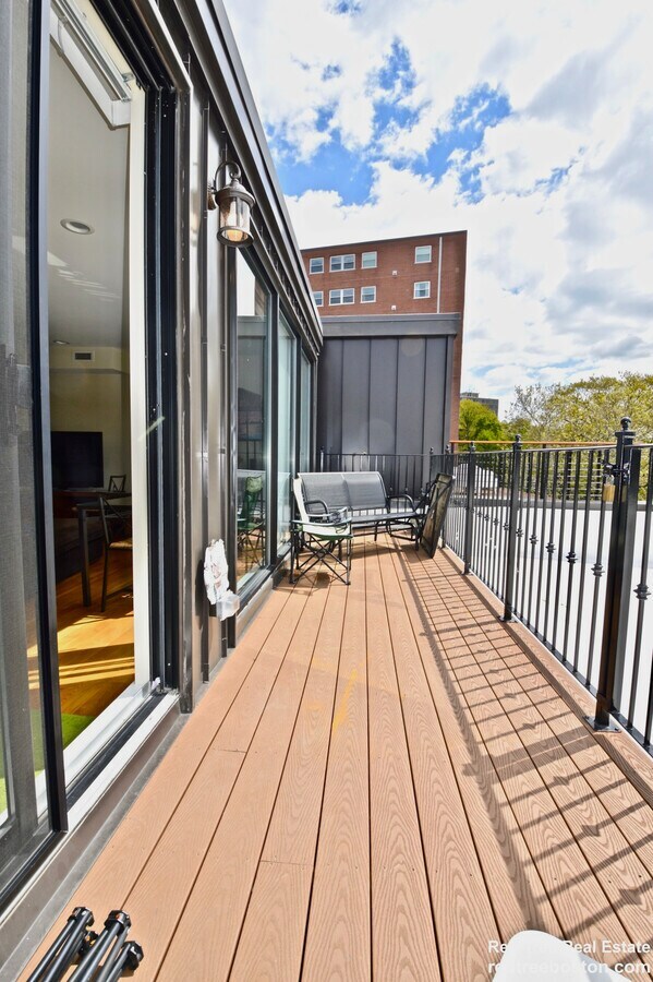 1616 Beacon St in Brookline, MA - Building Photo - Building Photo