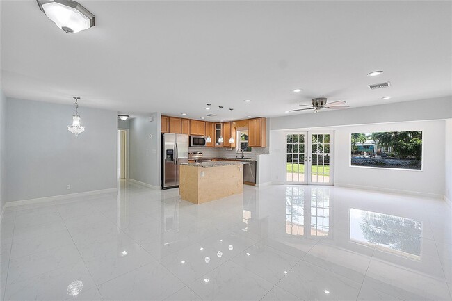 4510 NE 15th Ave in Oakland Park, FL - Building Photo - Building Photo