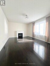 1018 Wilbur Pipher Cir in Newmarket, ON - Building Photo - Building Photo