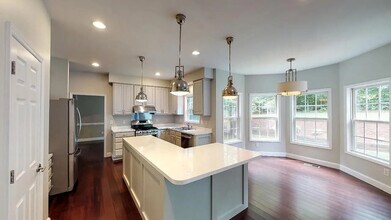 Room in House on New Parkside Dr in Chapel Hill, NC - Building Photo - Building Photo