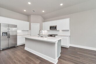 1218 Scarlet Crk Dr in Rosharon, TX - Building Photo - Building Photo