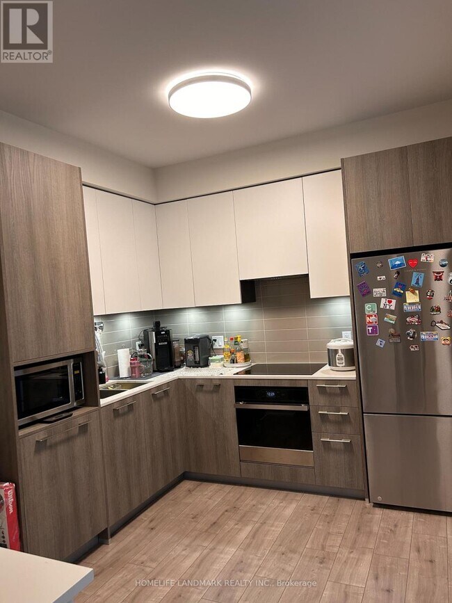 18 Water Walk Dr in Markham, ON - Building Photo - Building Photo