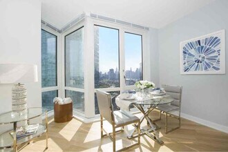 4325 Hunter St in Queens, NY - Building Photo - Building Photo