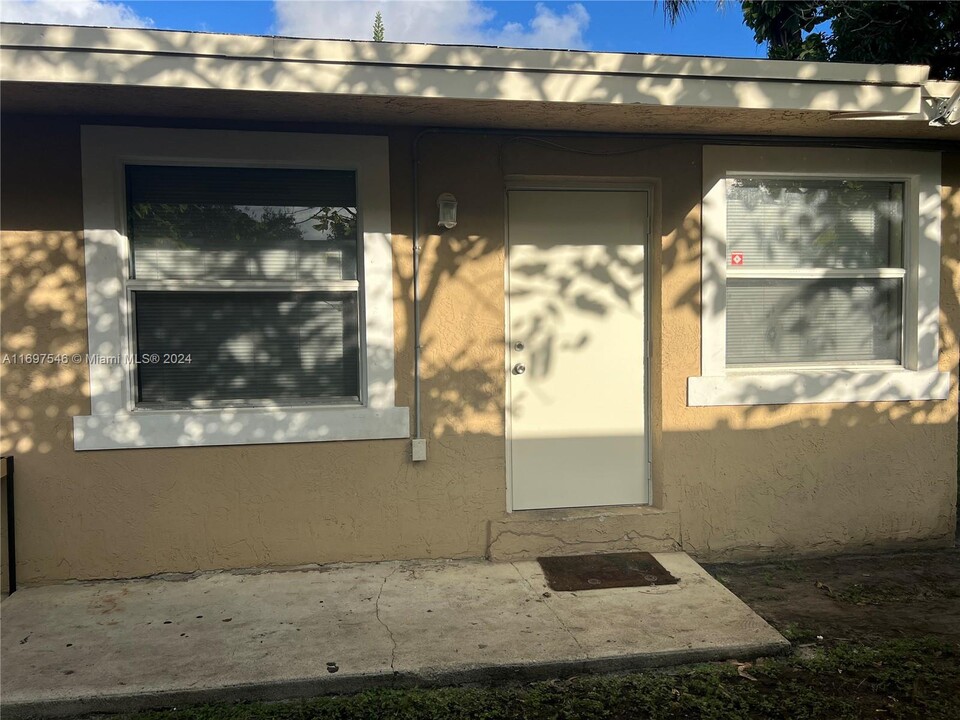 707 SW 6th St in Dania Beach, FL - Building Photo