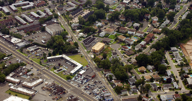 325 Main St in Little Ferry, NJ - Building Photo - Building Photo