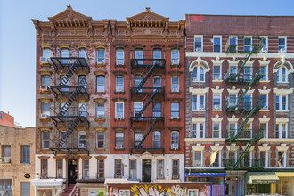 332 E 9th St in New York, NY - Building Photo - Building Photo