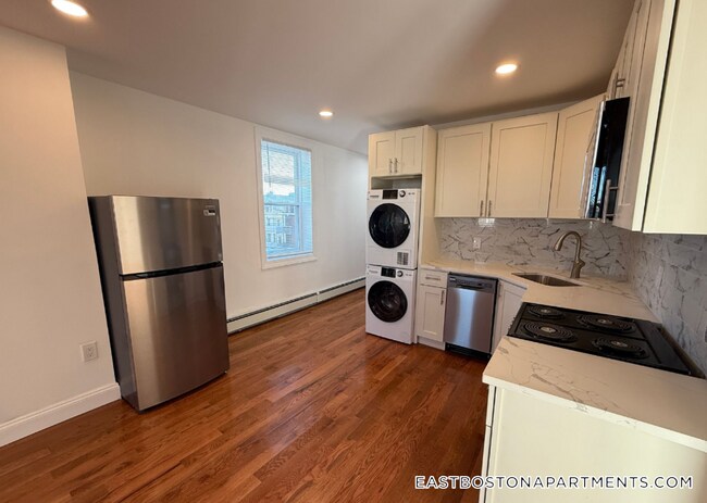 117 Orleans St, Unit 7 in Boston, MA - Foto de edificio - Building Photo