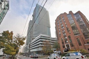 161 Roehampton Ave in Toronto, ON - Building Photo