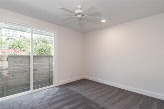 3821 N Braeswood Blvd in Houston, TX - Foto de edificio - Building Photo