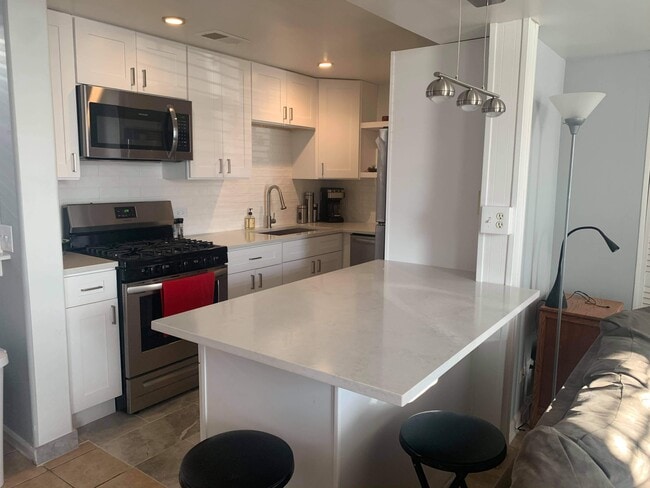 3801 N St Louis Ave, Unit Basement in Chicago, IL - Building Photo - Building Photo