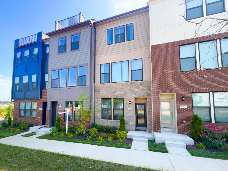 4805 Vista Green Ln in Lanham, MD - Foto de edificio