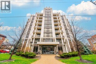 90 Charlton Ave W in Hamilton, ON - Building Photo