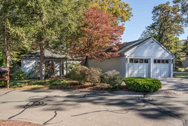 1 Morningside Ct in Avon, CT - Building Photo - Building Photo