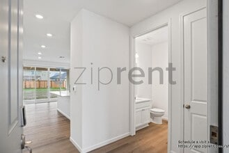 1086 Carson River Ct in Lathrop, CA - Foto de edificio - Building Photo