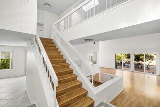 24681 Creekview Dr in Laguna Hills, CA - Foto de edificio - Building Photo