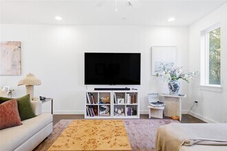 814 N Bluff Dr in Austin, TX - Foto de edificio - Building Photo