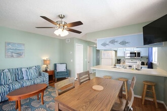 608 Carolina Beach Ave S in Carolina Beach, NC - Building Photo - Building Photo