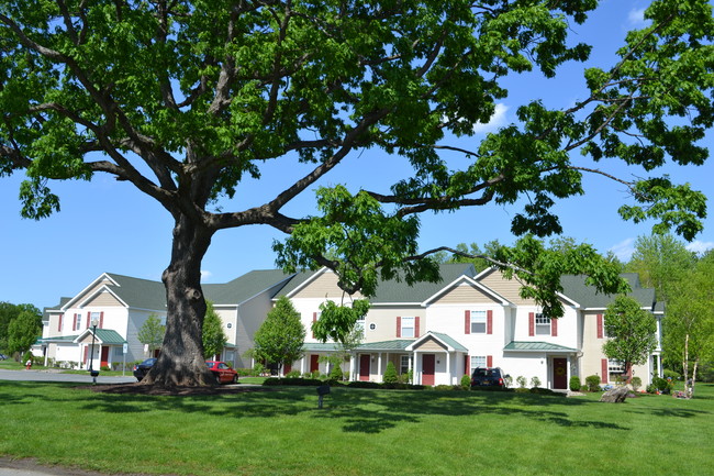 Hudson Preserve in Latham, NY - Foto de edificio - Building Photo