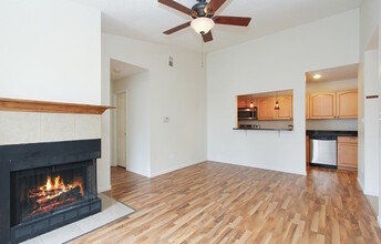 2028 N Rand Rd, Unit 201 in Palatine, IL - Building Photo - Building Photo