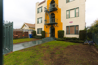 3012 Halldale Ave in Los Angeles, CA - Building Photo - Building Photo