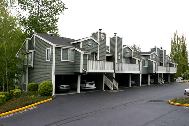 Riverstone Apartments in Federal Way, WA - Building Photo - Building Photo