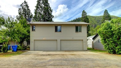 336 1st Ave in Gold Hill, OR - Building Photo - Other