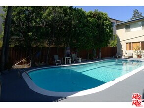 1435 N Fairfax Ave-Unit -18 in West Hollywood, CA - Building Photo - Building Photo