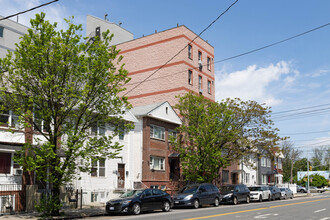 105 Neptune Ave in Brooklyn, NY - Building Photo - Building Photo