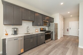 10 Kingsbridge Rd, Unit G121 in Fairfield, NJ - Building Photo - Building Photo