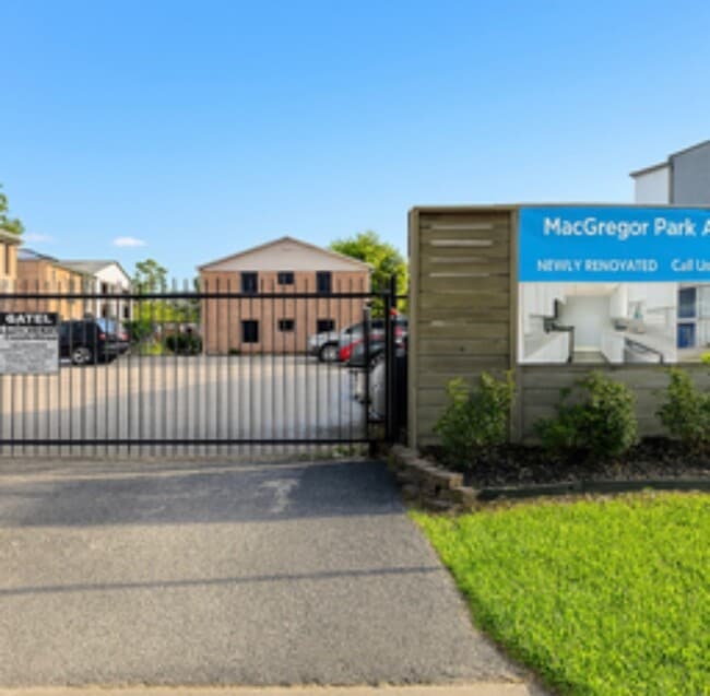 property at 3316 N MacGregor Way