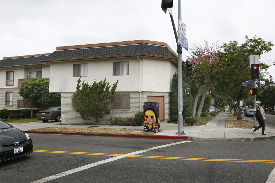 10510 Rose Ave in Los Angeles, CA - Foto de edificio