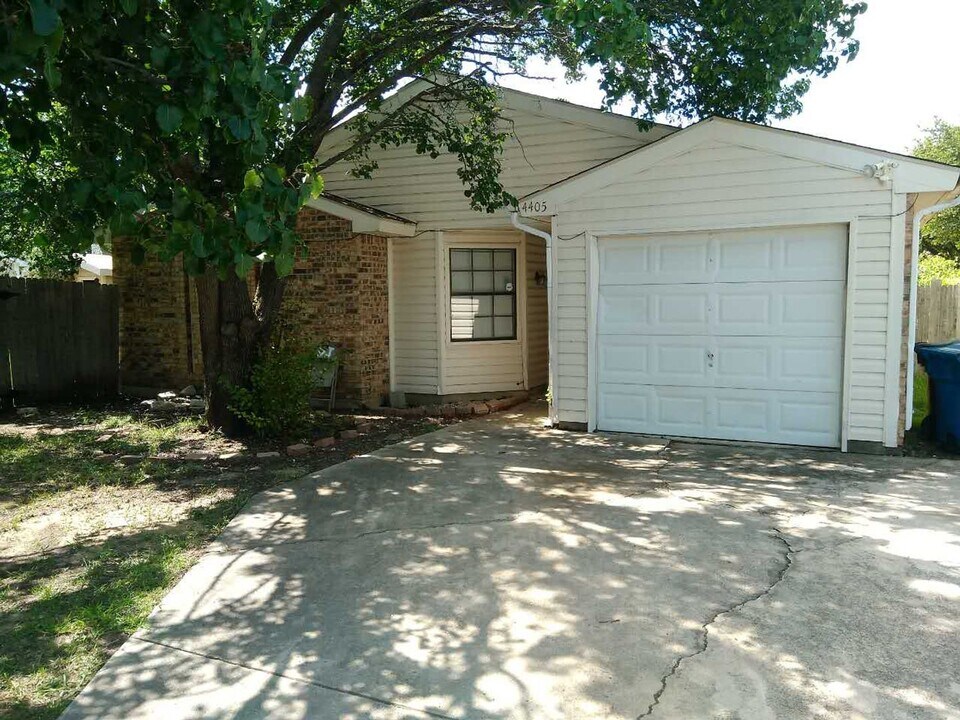 4405 Jenkins St in The Colony, TX - Building Photo