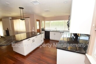 1335 Lawrence Way in Oxnard, CA - Building Photo - Building Photo