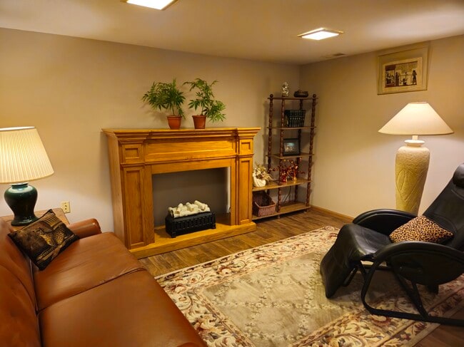 809 14th St, Unit Bide-A-While