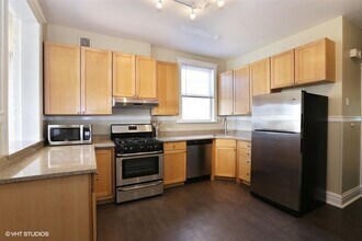 1466 W Summerdale Ave, Unit 2 in Chicago, IL - Building Photo - Building Photo