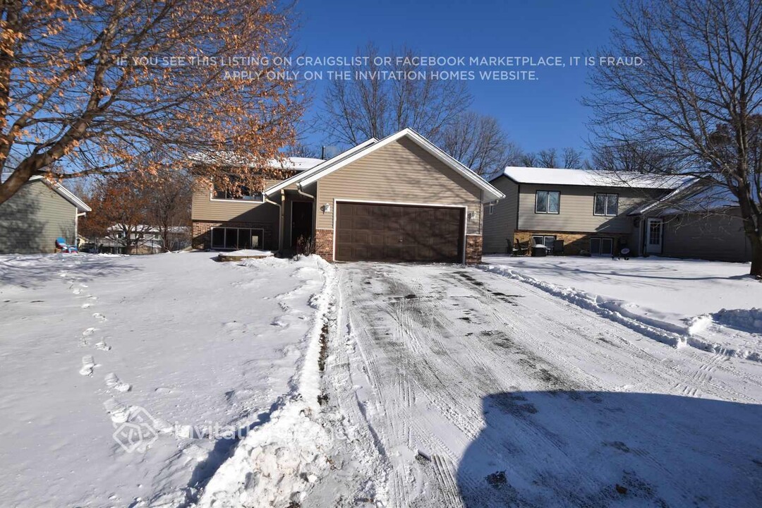 4744 Ridge Wind Trail in Eagan, MN - Building Photo