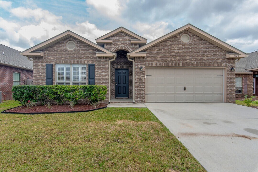 1828 Waterford Sound Blvd in Gulf Breeze, FL - Building Photo