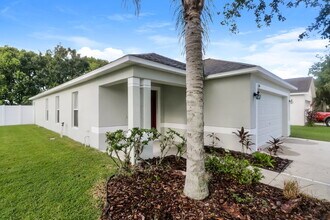 7194 Cedarcrest Blvd in Lakeland, FL - Building Photo - Building Photo