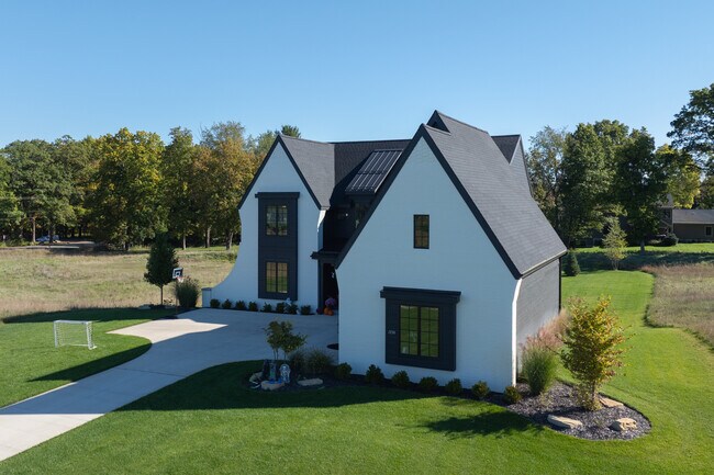 1370 Buttrick Ave SE in Ada, MI - Building Photo - Building Photo