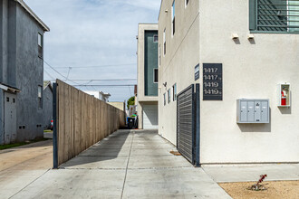 1417 W 84th Pl in Los Angeles, CA - Building Photo - Building Photo