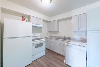 6124 73rd Ave N in Minneapolis, MN - Building Photo - Building Photo