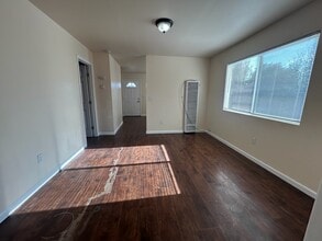 425 Hyland Dr in Salinas, CA - Foto de edificio - Building Photo