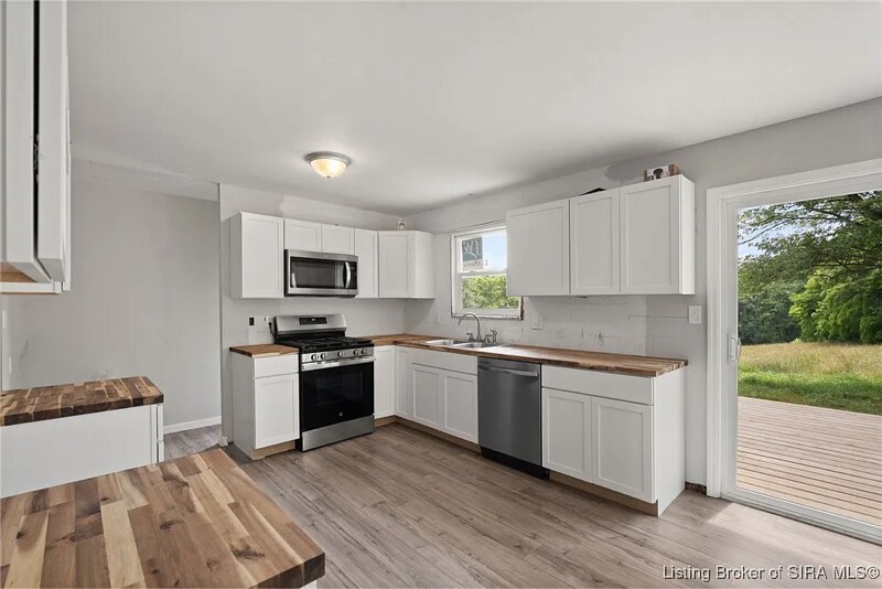 456 Thompson St in Charlestown, IN - Building Photo