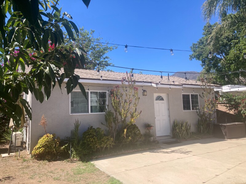 15043 Larkspur St in Los Angeles, CA - Building Photo