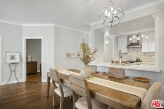 860 S Lucerne Blvd in Los Angeles, CA - Building Photo - Building Photo