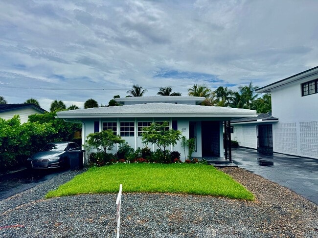 property at 1211 Campo Sano Ave