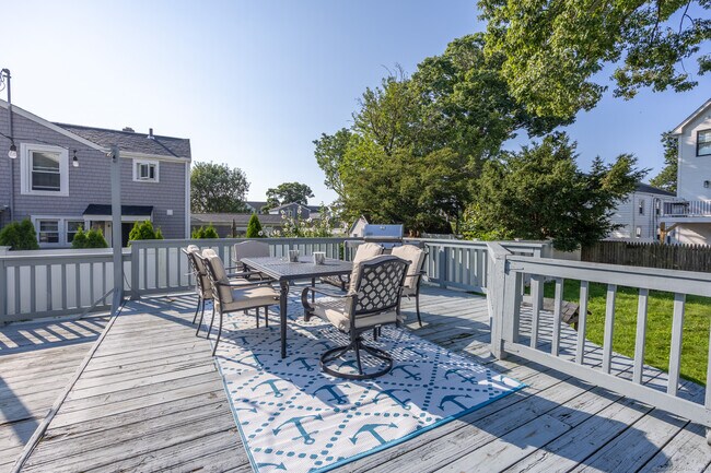 28 Brookdale Ave in Milford, CT - Building Photo - Building Photo